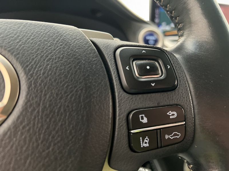 Lexus NX bild 18