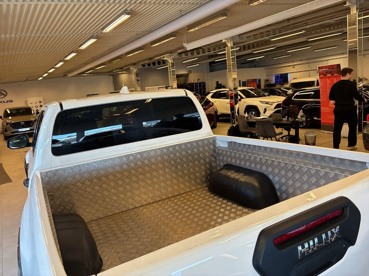 Vehicle image 16