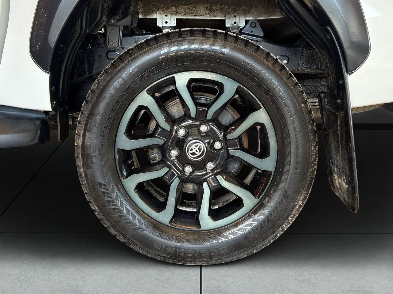 Vehicle image 13