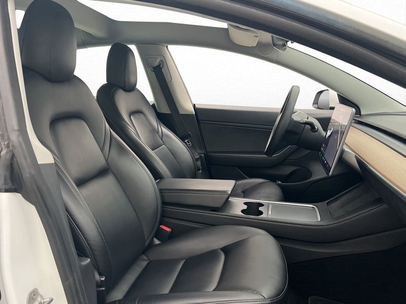 Tesla Model 3 bild 13