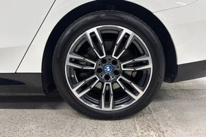 BMW i5 bild 15