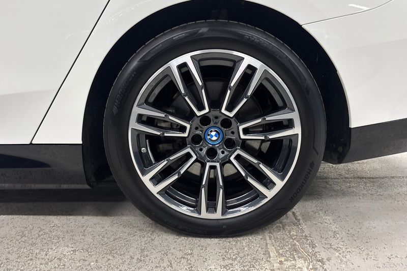 BMW i5 bild 15