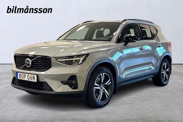 Volvo XC40 B3 FWD Bensin Plus Dark - 2025