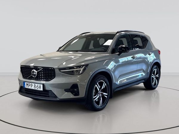 Volvo XC40 B3 FWD Bensin Plus Dark - 2025
