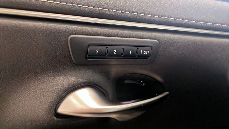 Lexus ES bild 18
