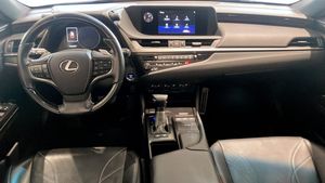 Lexus ES bild 11