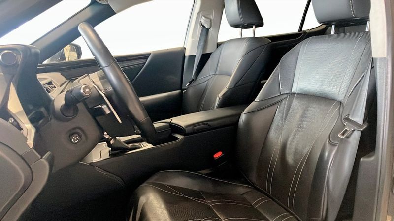Lexus ES bild 8