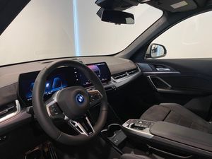 BMW iX1 bild 6