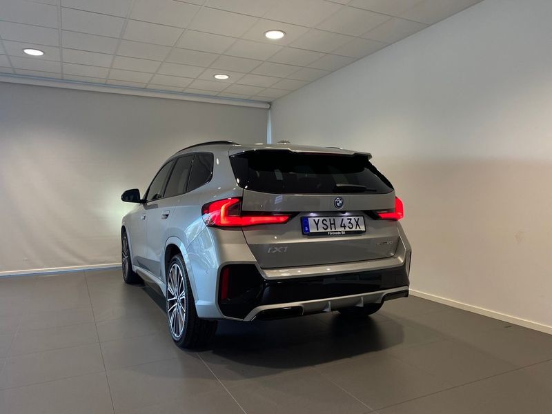 BMW iX1 bild 12