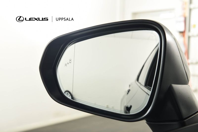 Lexus NX bild 17