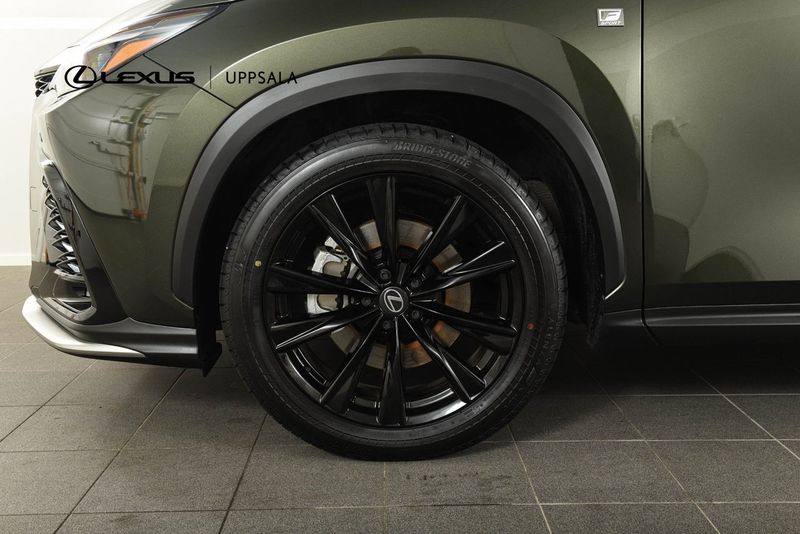 Lexus NX bild 19