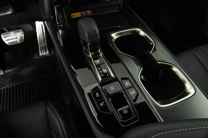 Lexus NX bild 13