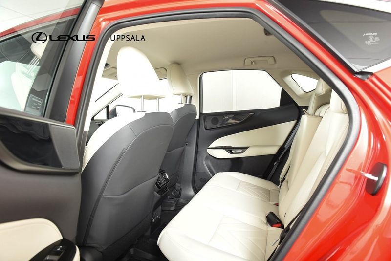 Lexus NX bild 8