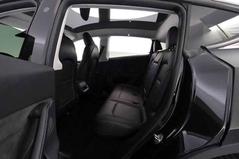 Tesla Model Y bild 12