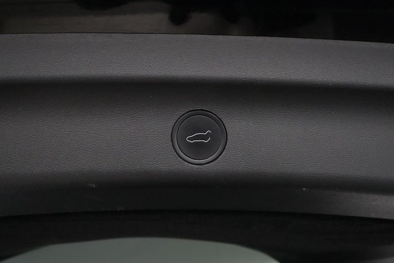 Tesla Model Y bild 26