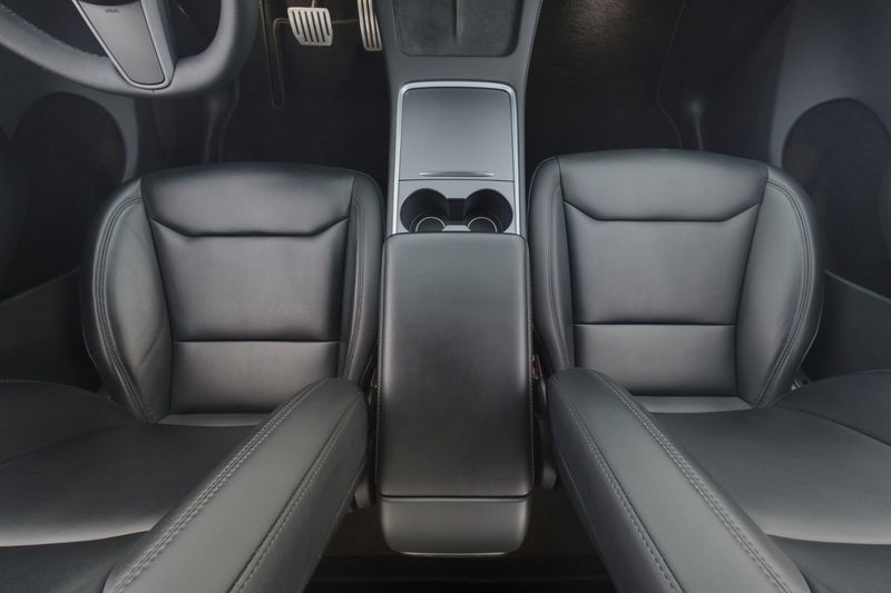 Tesla Model Y bild 14