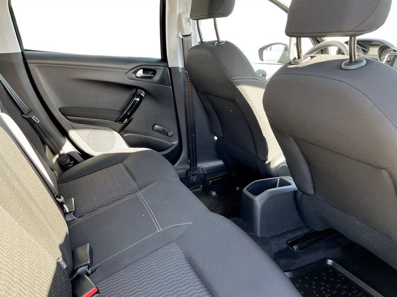 Peugeot 208 bild 13