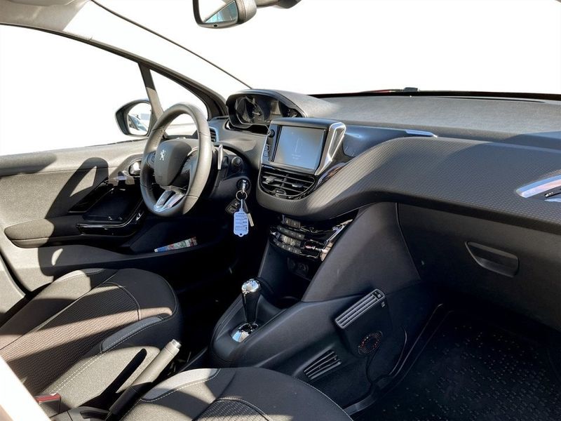 Peugeot 208 bild 12