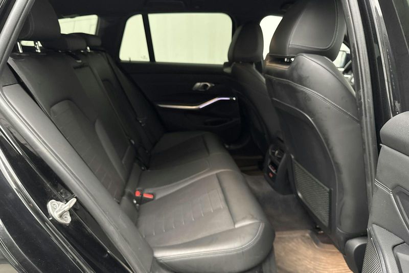 BMW 330 bild 8