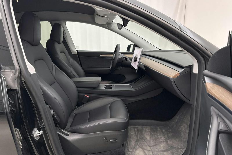Tesla Model Y bild 7