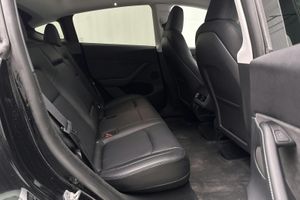 Tesla Model Y bild 8
