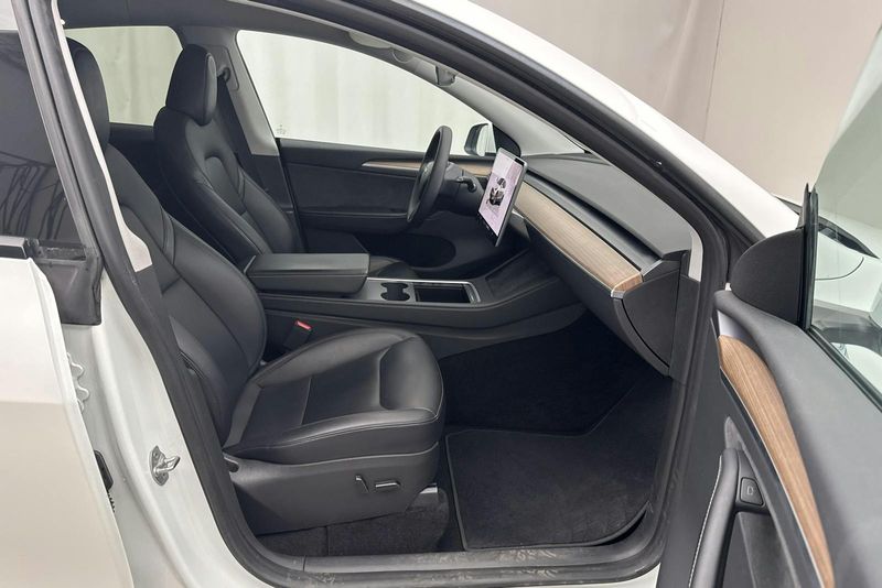 Tesla Model Y bild 7