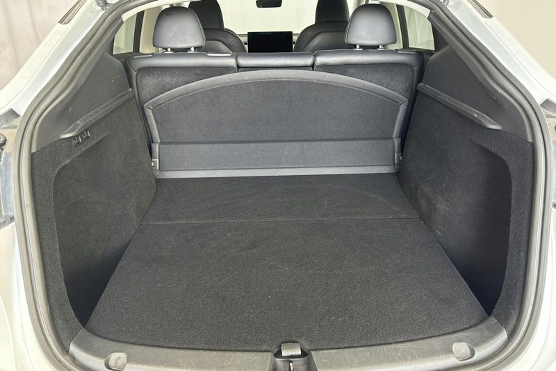 Tesla Model Y bild 9