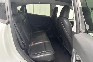 Tesla Model Y bild 8