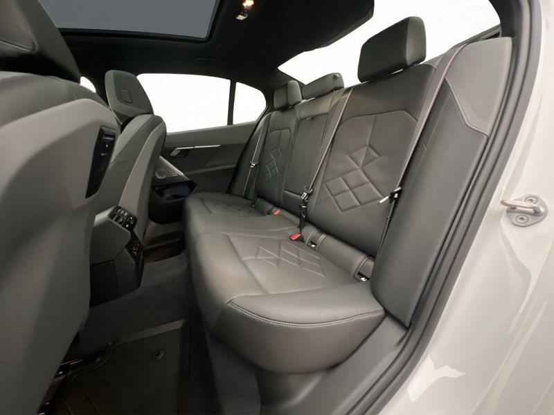 BMW i5 bild 33
