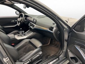 BMW 330 bild 25