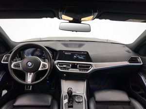 BMW 330 bild 19
