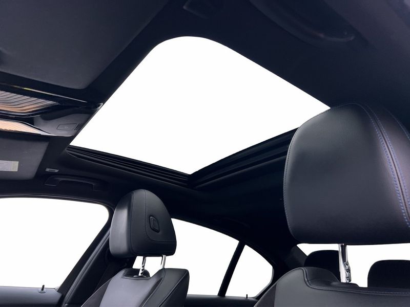 BMW 330 bild 12