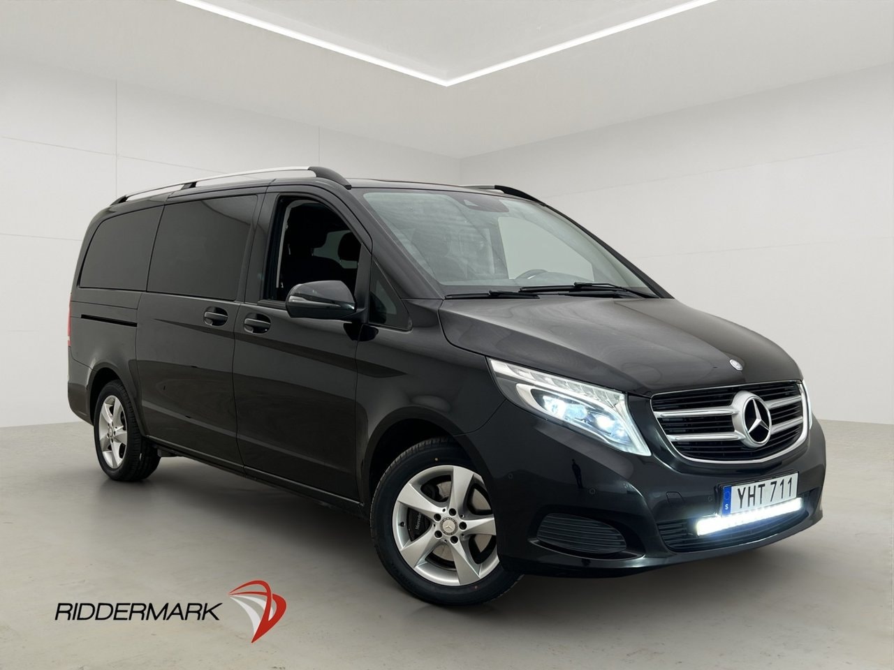 Mercedes V220