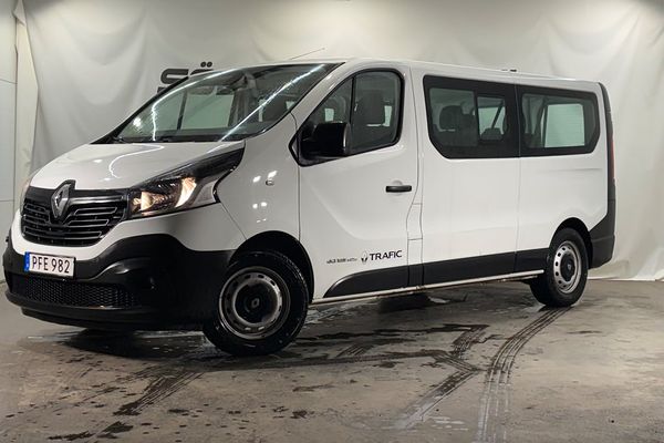 Renault Trafic Kombi 2.7t 1.6 dCi 9-SITS DRAG VÄRMARE MOMSBIL - 2017