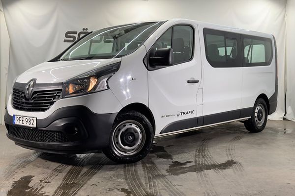 Renault Trafic Kombi 2.7t 1.6 dCi 9-SITS DRAG VÄRMARE MOMSBIL - 2017