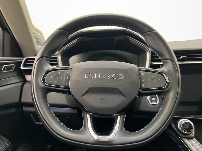 Lynk & Co 01 bild 17