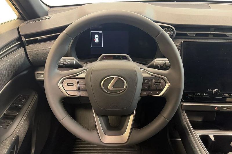 Lexus LBX bild 9