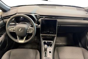 Lexus LBX bild 8