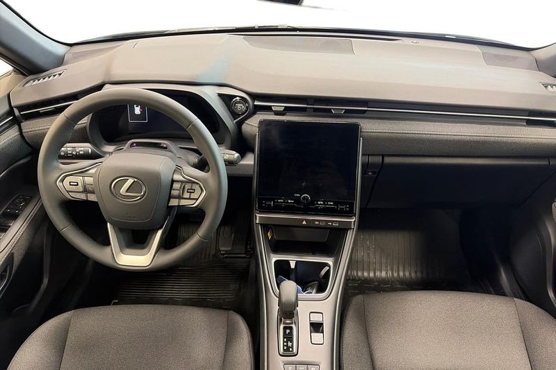 Lexus LBX bild 8
