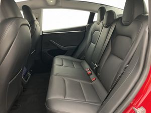 Tesla Model 3 bild 28