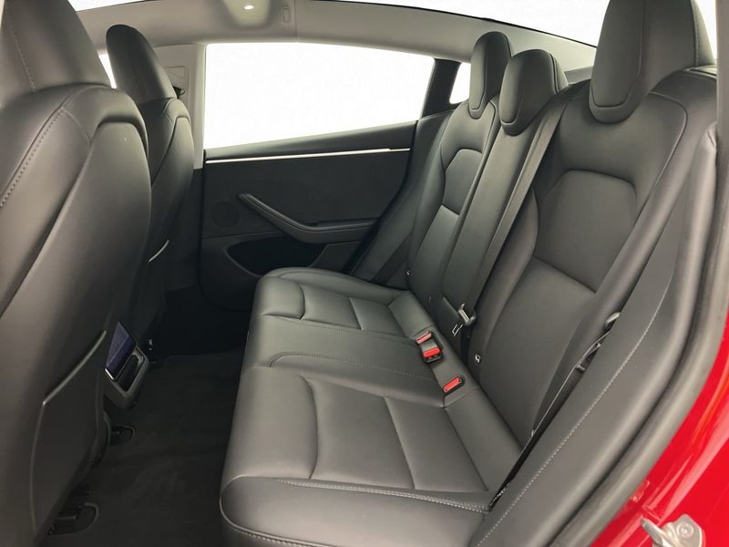 Tesla Model 3 bild 28
