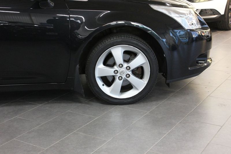Toyota Avensis bild 11