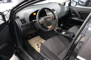 Toyota Avensis bild 2