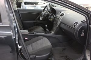 Toyota Avensis bild 6