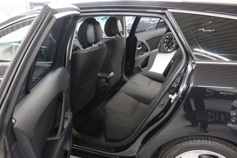 Toyota Avensis bild 4