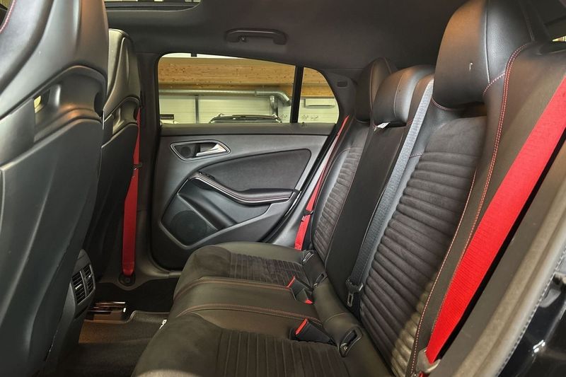 Mercedes CLA45 AMG bild 8