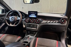 Mercedes CLA45 AMG bild 6