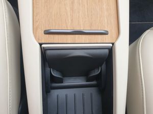 Tesla Model S bild 8