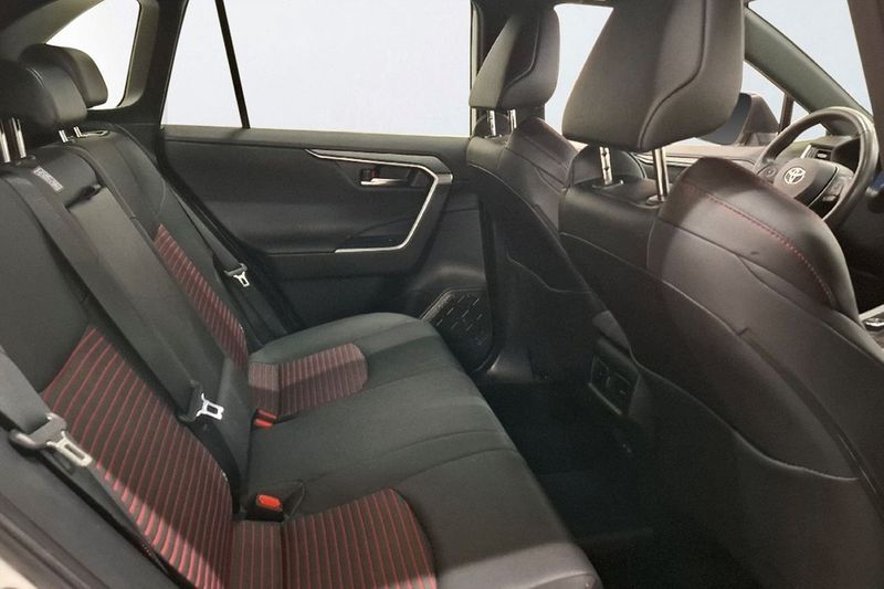 Toyota RAV4 bild 8