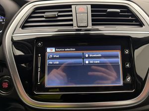 Suzuki S-CROSS bild 25